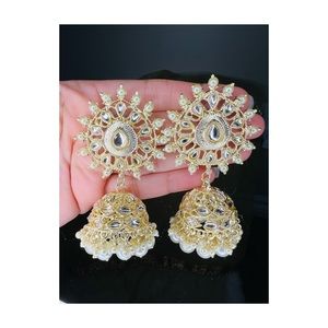 Golden earings with pearls and mirror.